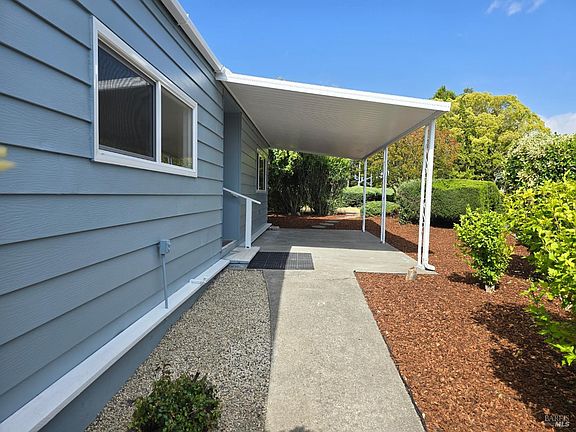 2nd image of 21 Sequoia Circle