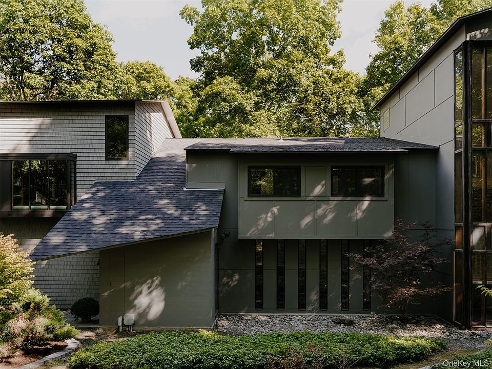 1st image of 25 Willow Glen Road