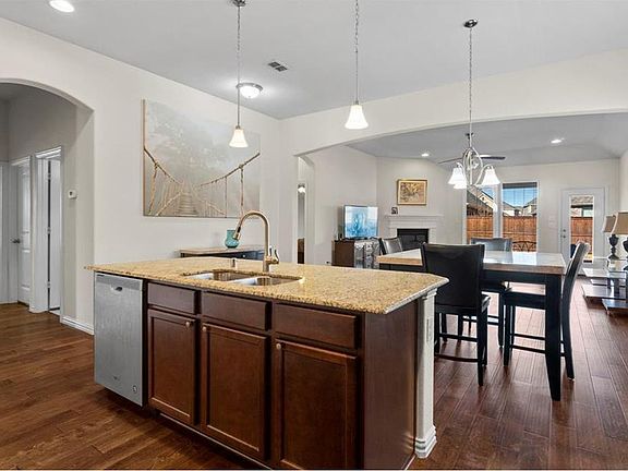 4th image of 1304 Caney Creek Ln