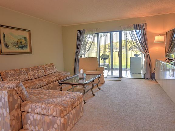 3rd image of 5 Stratford Drive #5a