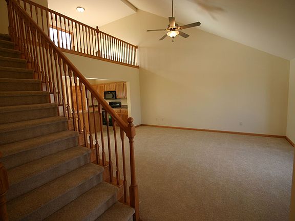 3rd image of 829 N Newport Run