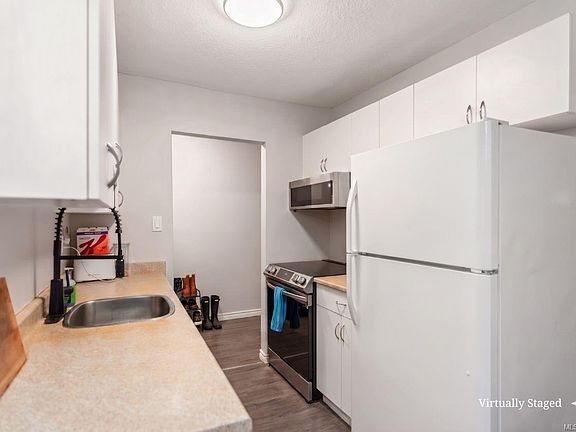 4th image of 848 Esquimalt Rd #207