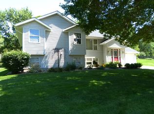 1408 W 3rd St, Pella, IA 50219