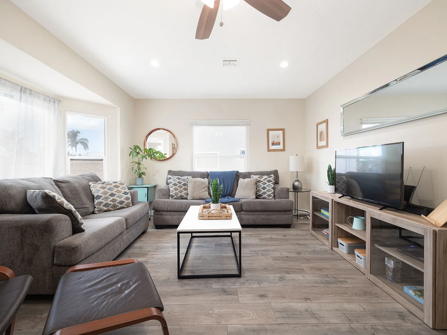 2 bed, 1088 sqft, $3,950 — Photo 1