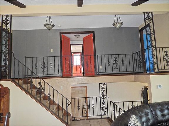 4th image of 208 N Seine Dr