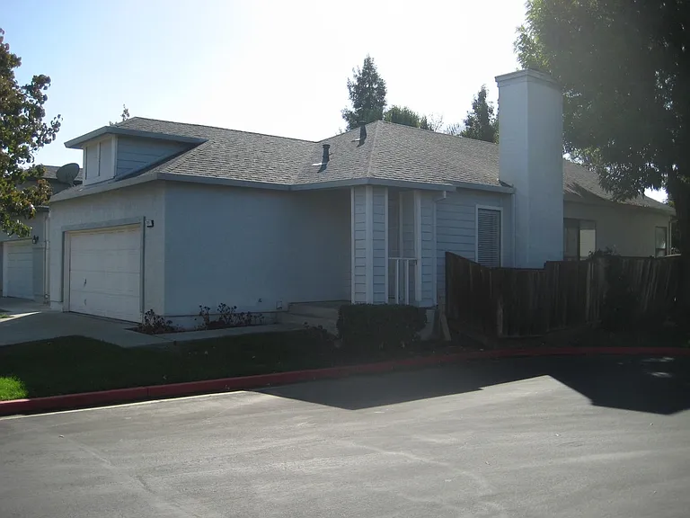 735 Rocky Creek Ter — Photo 1