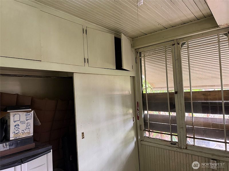 4th image of 212 ASH Street S