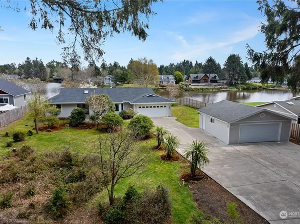 192 Bass Avenue NE, Ocean Shores, WA 98569