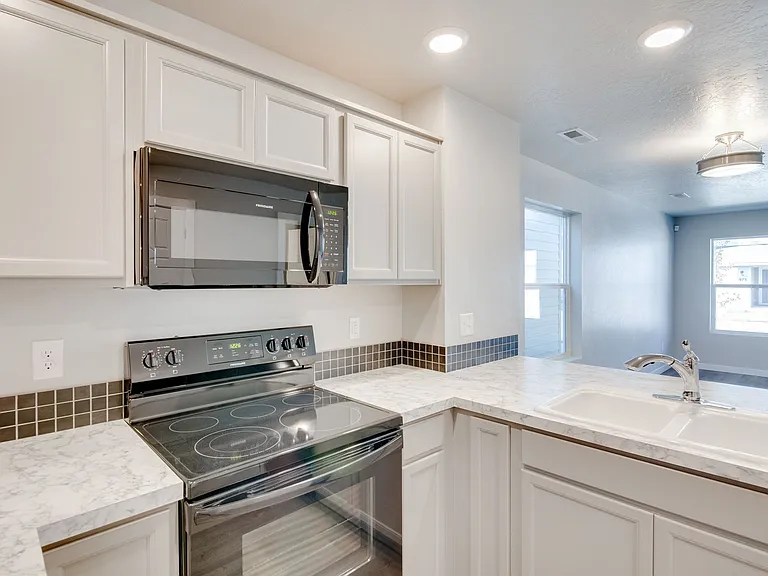 11037 W Crestwater Ln — Photo 8