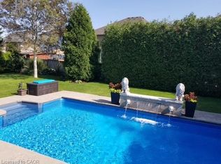 27 Surrey Dr, Hamilton, ON L9K 1L9