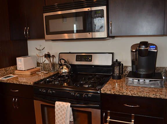 5th image of 918 W Belmont Ave APT 204