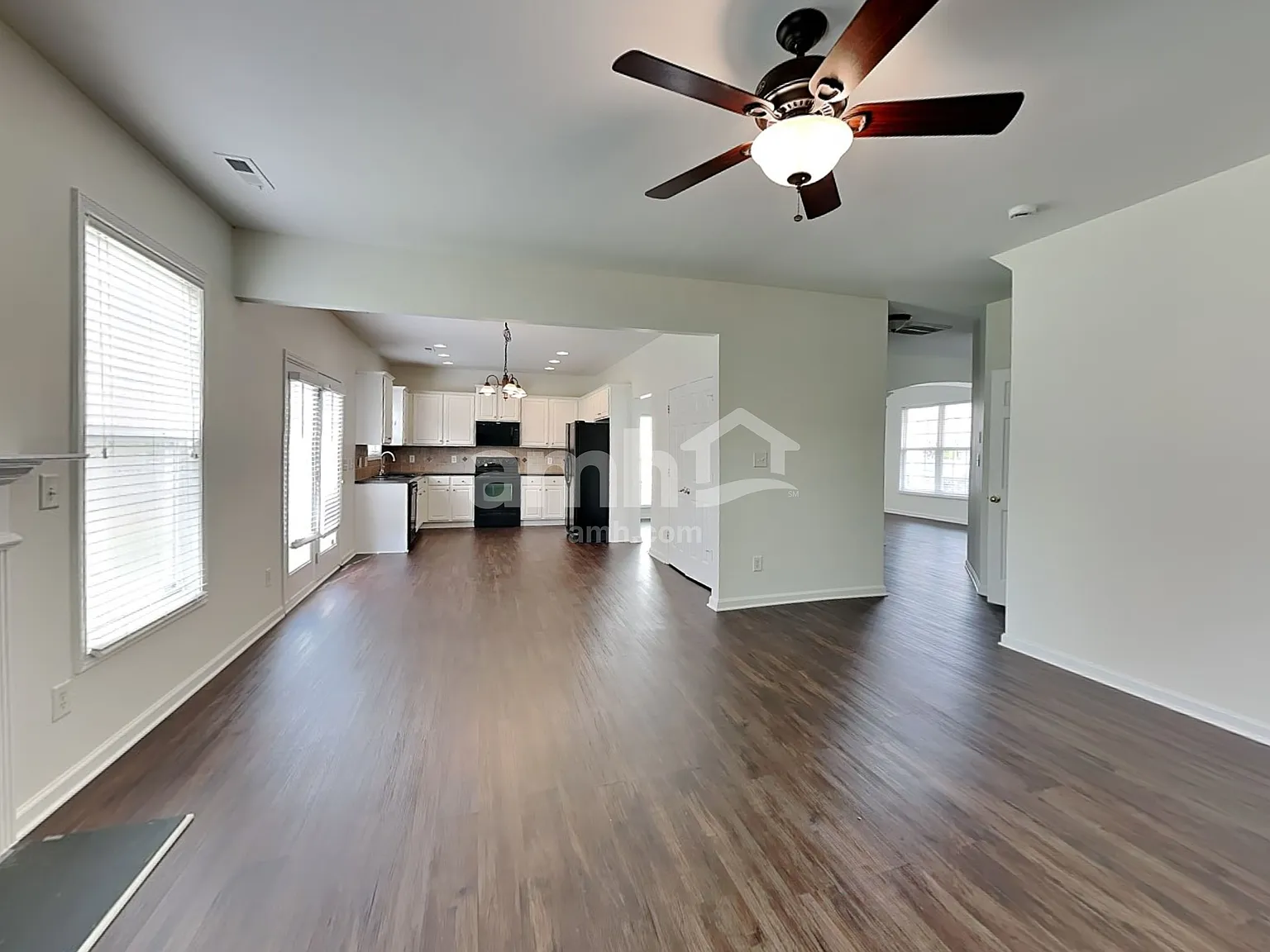 4 bed, 2.5 bath, 2206 sqft, $2,345 — Photo 4