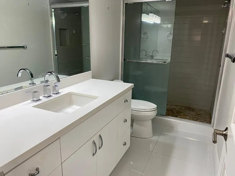 881 Ocean Dr #10E — Photo 7