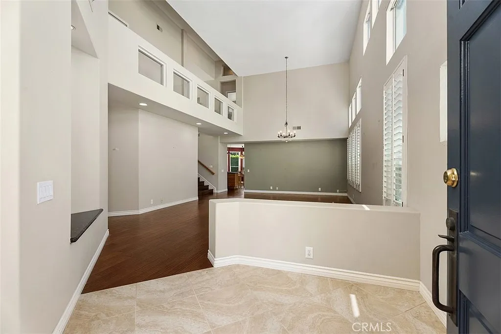 4 bed, 2733 sqft, $6,000 — Photo 4