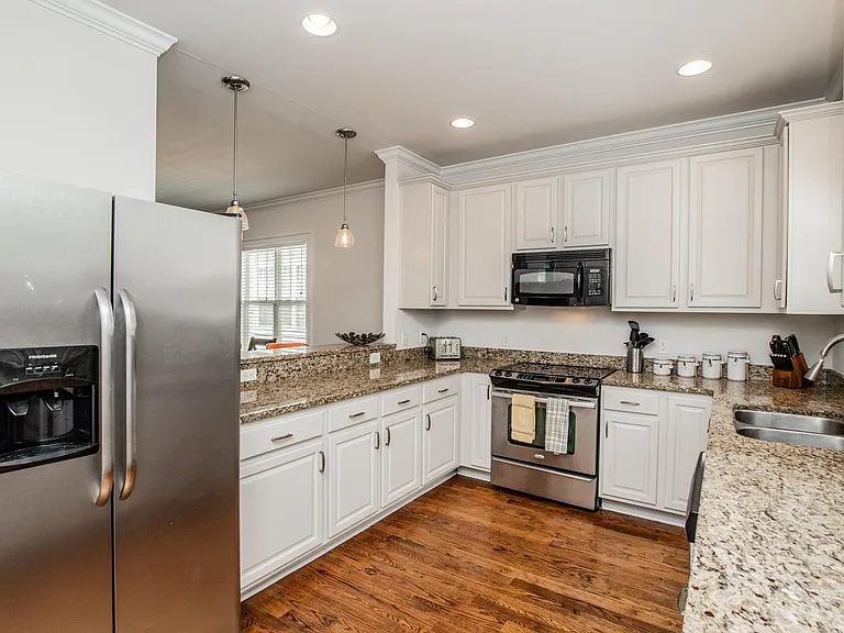 315 Woodvale Pl — Photo 10