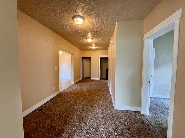934 Cascade Ave — Photo 3