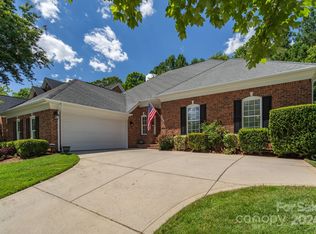 8210 Denholme Dr, Waxhaw, NC 28173