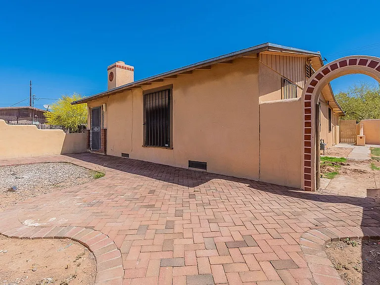 3118 N Santa Rita Ave — Photo 4