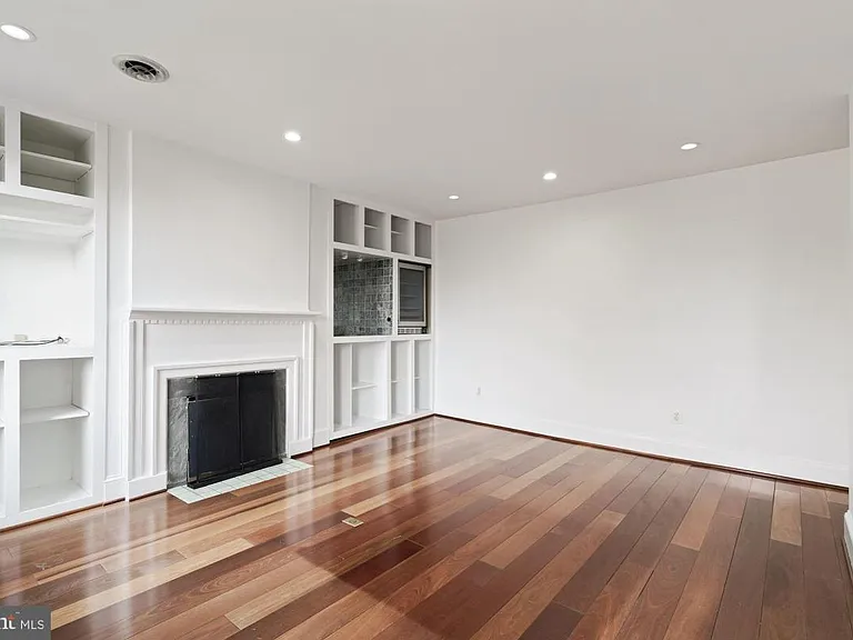 1675 Wisconsin Ave NW — Photo 14