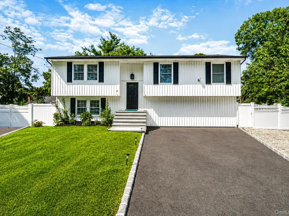 5 Curtis Court, Mastic, NY 11950