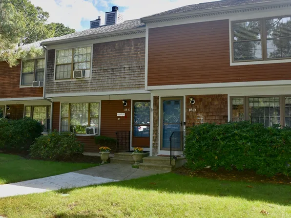 195 Falmouth Rd APT 15D, Mashpee, MA 02649