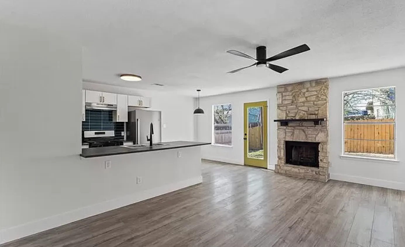 2 bed, 900 sqft, $1,850 — Photo 3