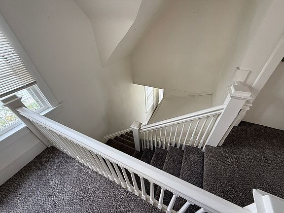 4th image of 1621 Court St #1