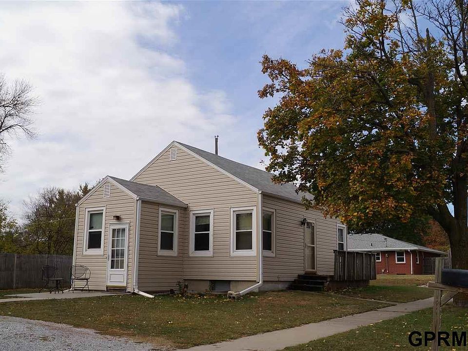 2nd image of 633 W Dawes Ave