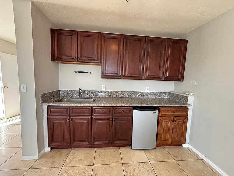 2932 Preece St #B — Photo 9