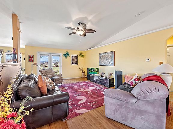 4th image of 1231 Signal Rock Rd