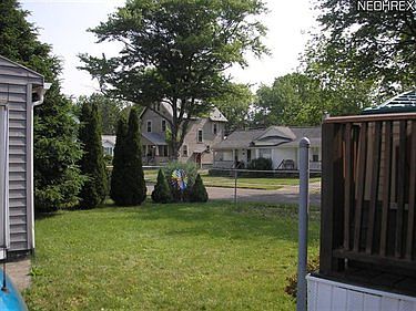 4th image of 520 Hughes St