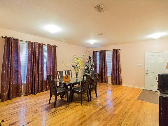 5th image of 828 Bee Creek Ln