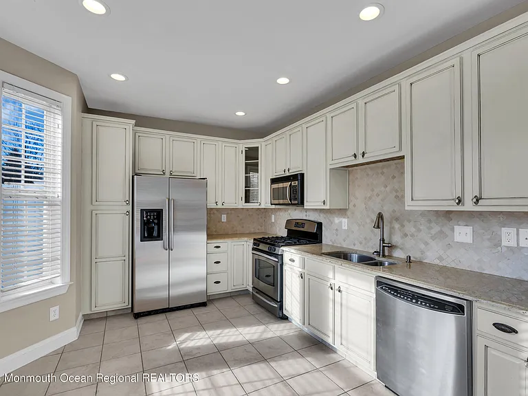 143 Shinnecock Dr — Photo 11
