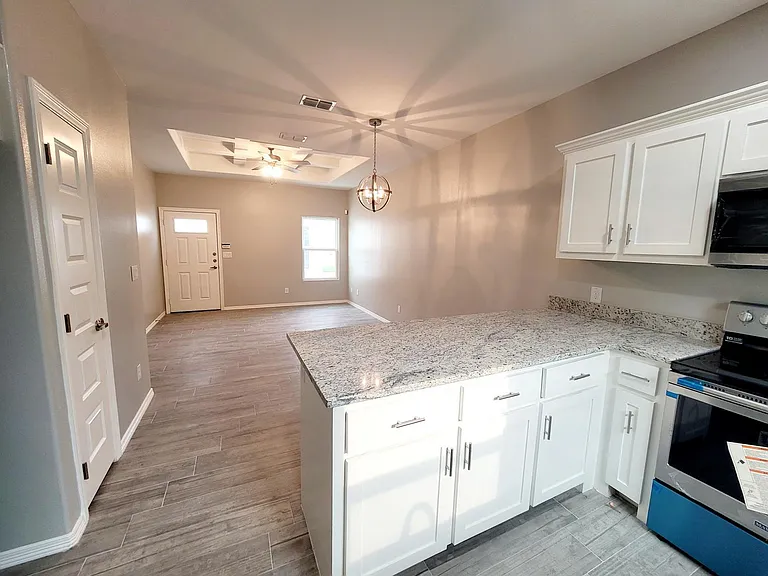 1909 Davenport St #1 — Photo 6