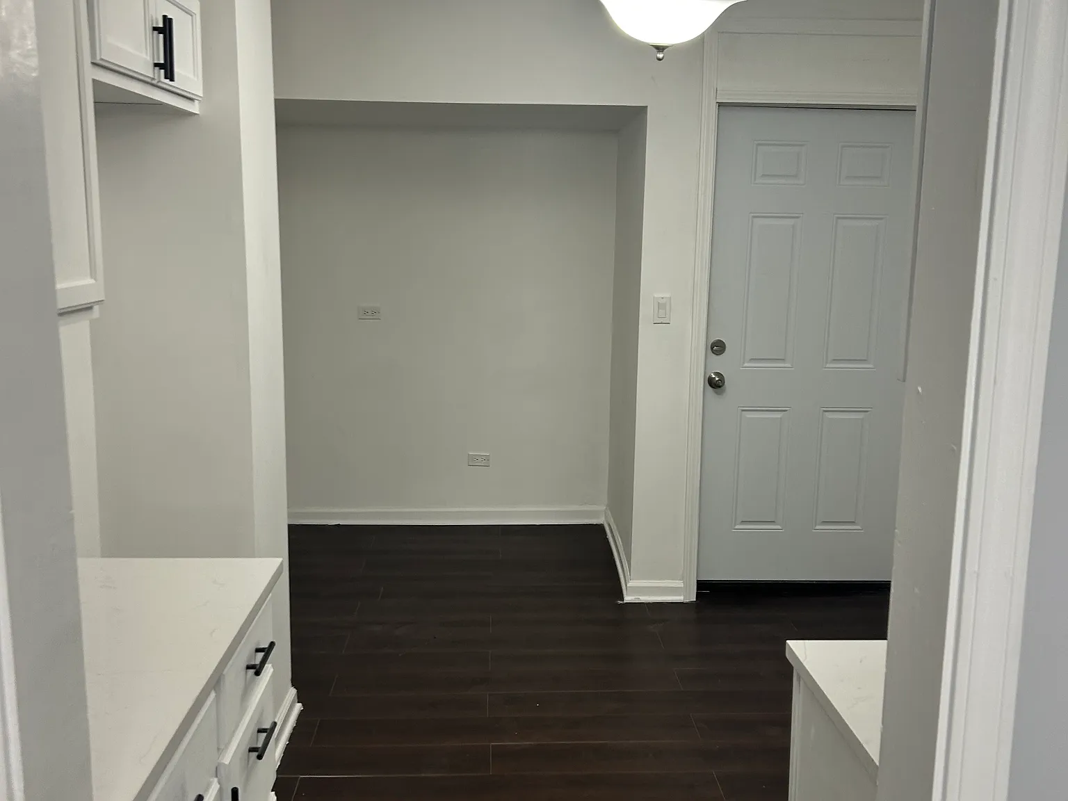 4 bed, 933 sqft, $1,999 — Photo 4
