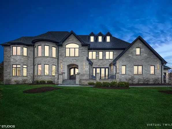 367 Old Oak Ct, Burr Ridge, IL 60527