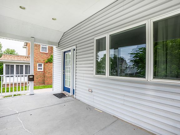 5th image of 250 W 44th St