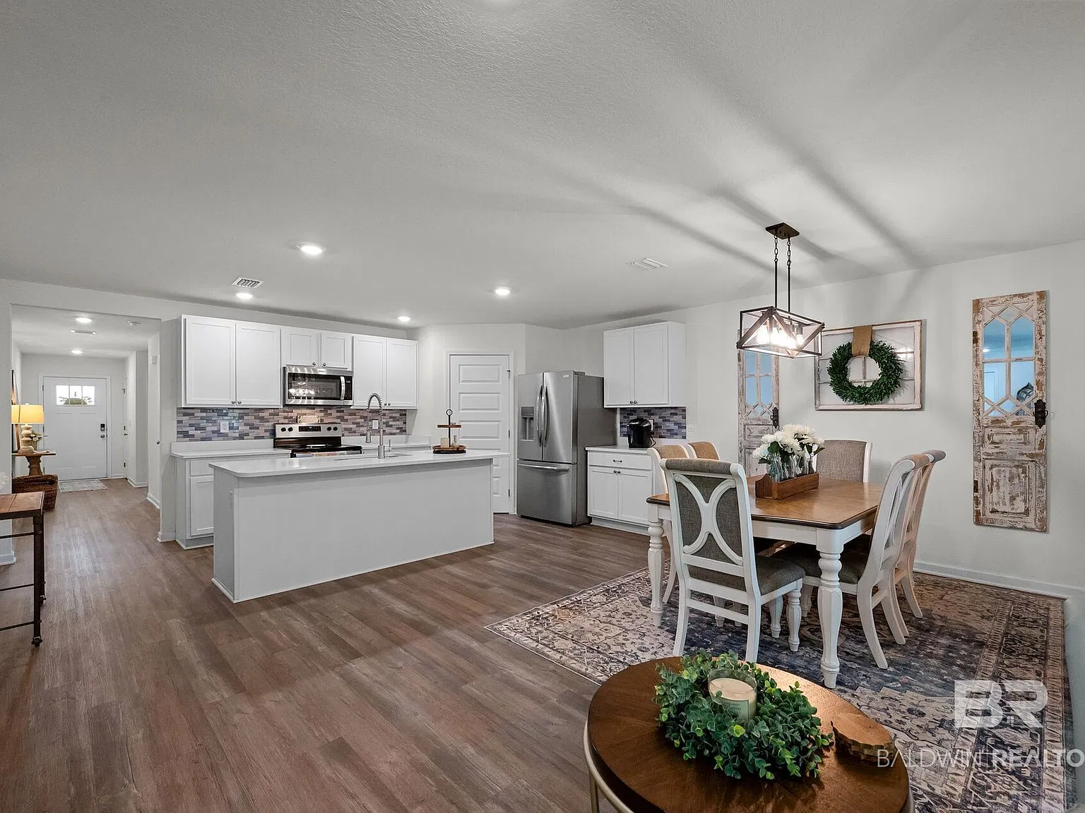 4 bed, 2.0 bath, 1796 sqft, $2,400 — Photo 4