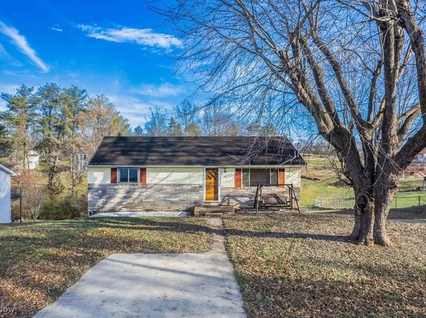 64 Sun St, Parkersburg, WV 26101