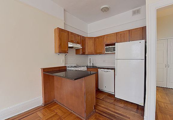 5th image of 783 Lexington Ave #3A