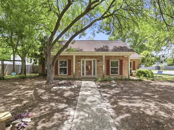 15725 Lakeview Dr, Jersey Village, TX 77040