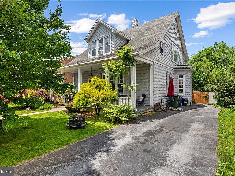 Listing photo 3
