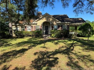 101 N Magnolia St, Raeford, NC 28376