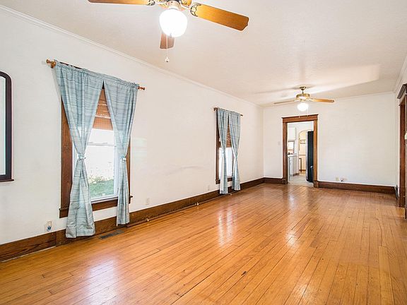 3rd image of 514 E Broadway St
