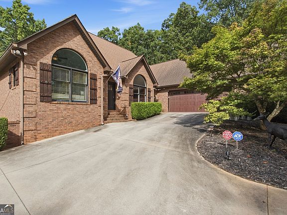 3rd image of 248 Tanglewood Dr S