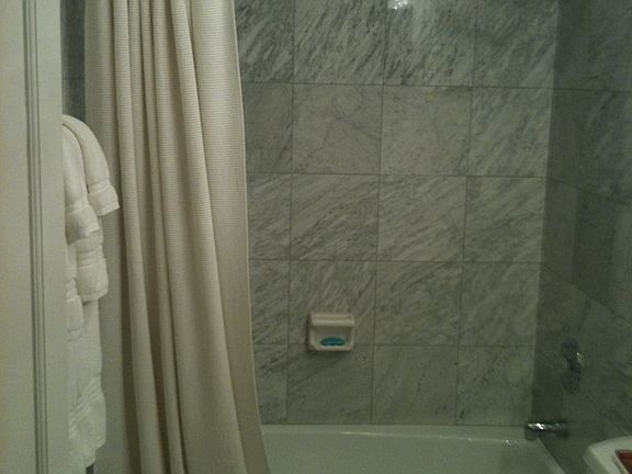 3rd image of 1906 N Kenmore Ave #3