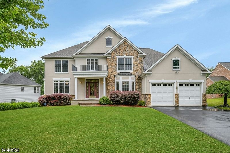 1st image of 11 Skyview Ter
