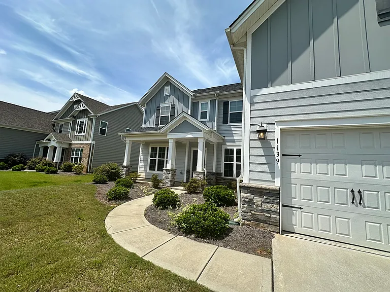 1139 Overlake Dr — Photo 17
