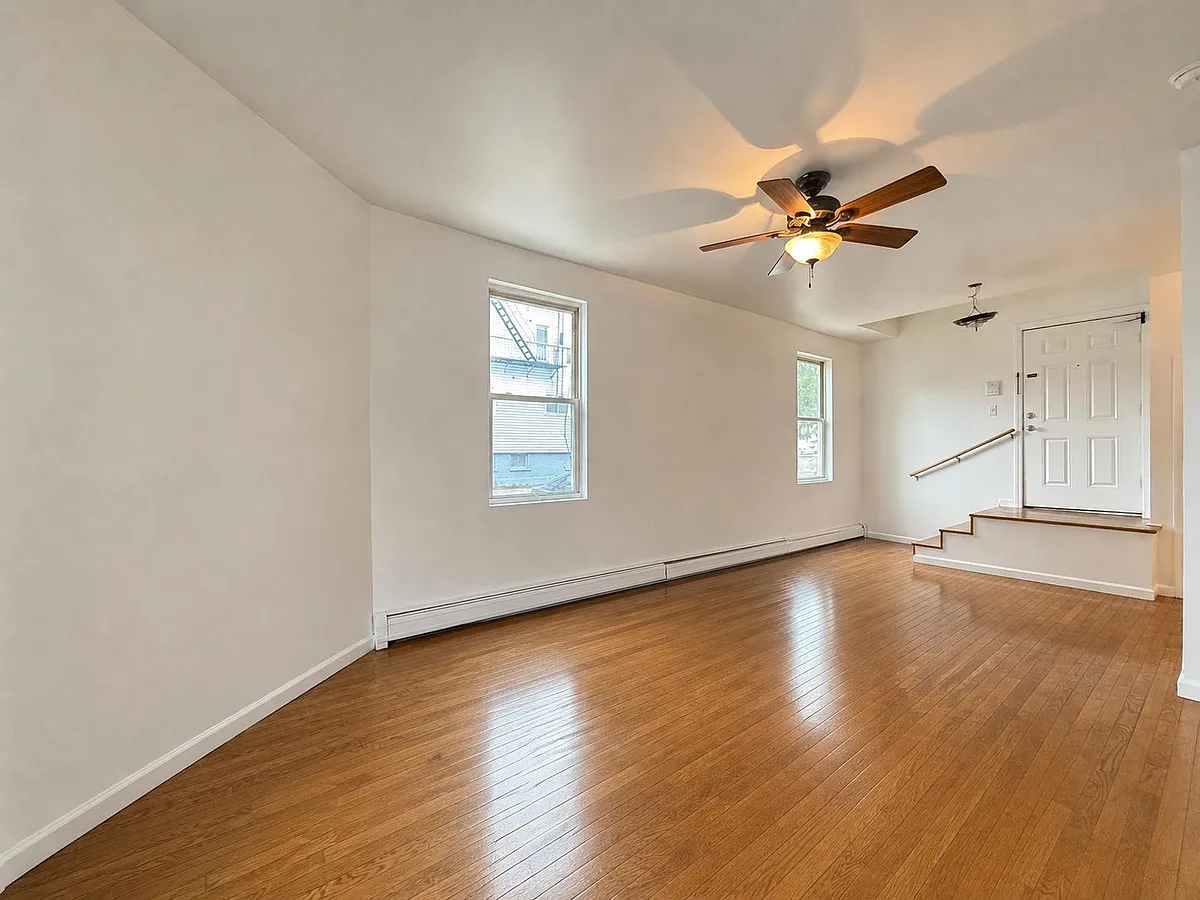 Building Photo - 41 E 17th St #1