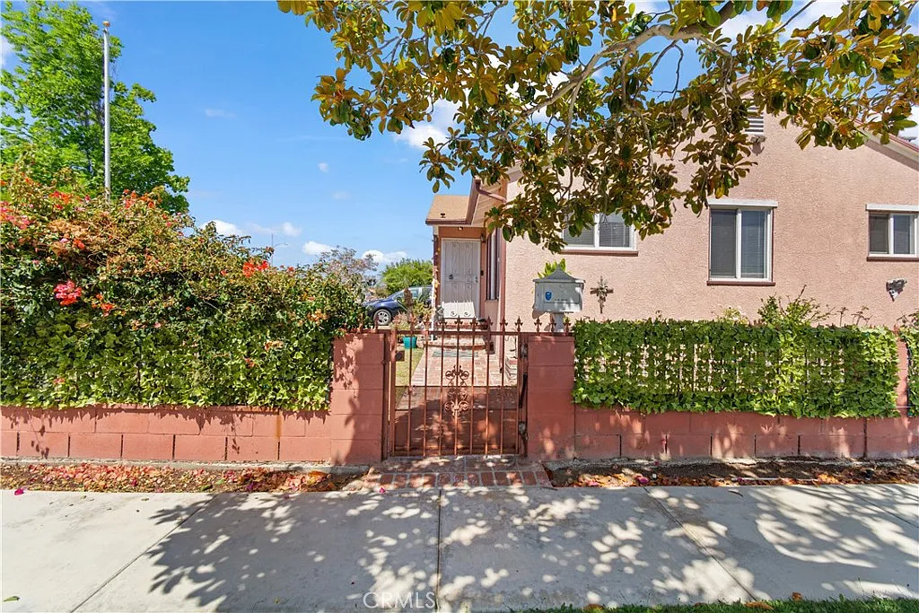 3 bed, 1368 sqft, $5,200 — Photo 2